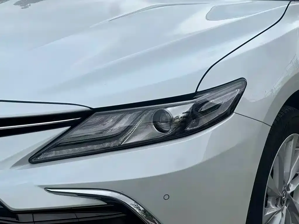 Toyota Camry — фото 2