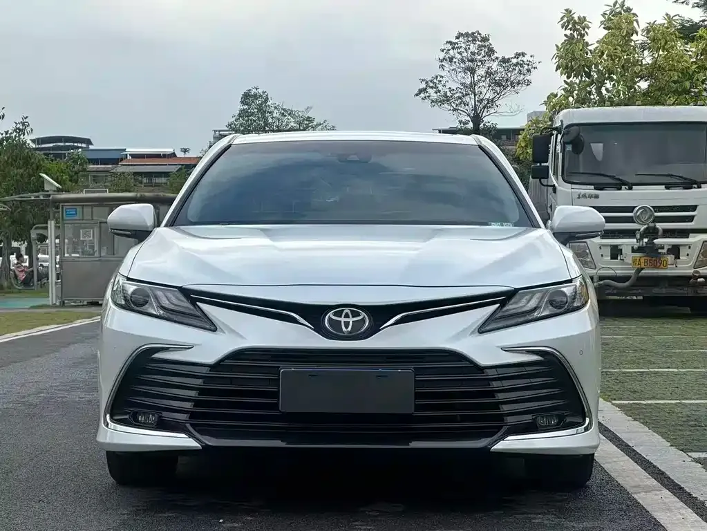 Toyota Camry — фото 4