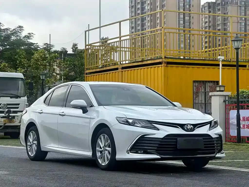Toyota Camry — фото 3