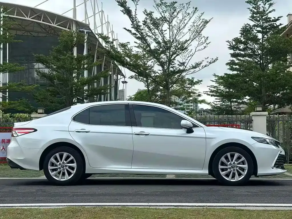 Toyota Camry — фото 10
