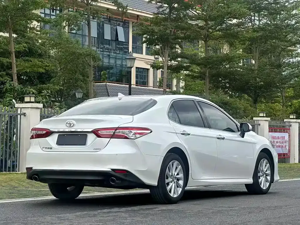 Toyota Camry — фото 6