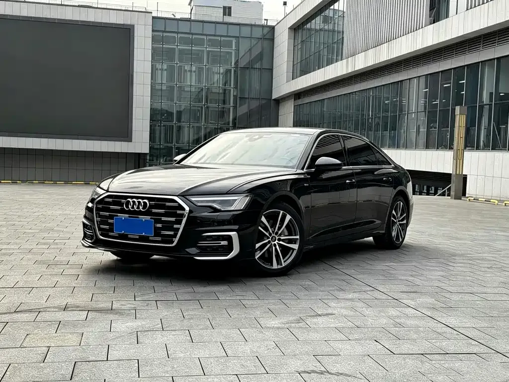 Audi A6L — фото 1