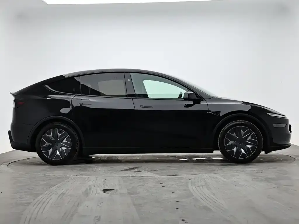 Tesla Model Y L — фото 4