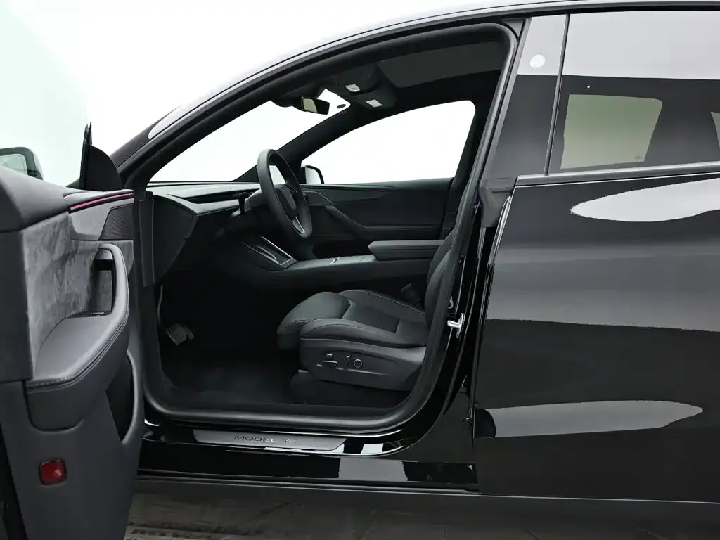 Tesla Model Y L — фото 10