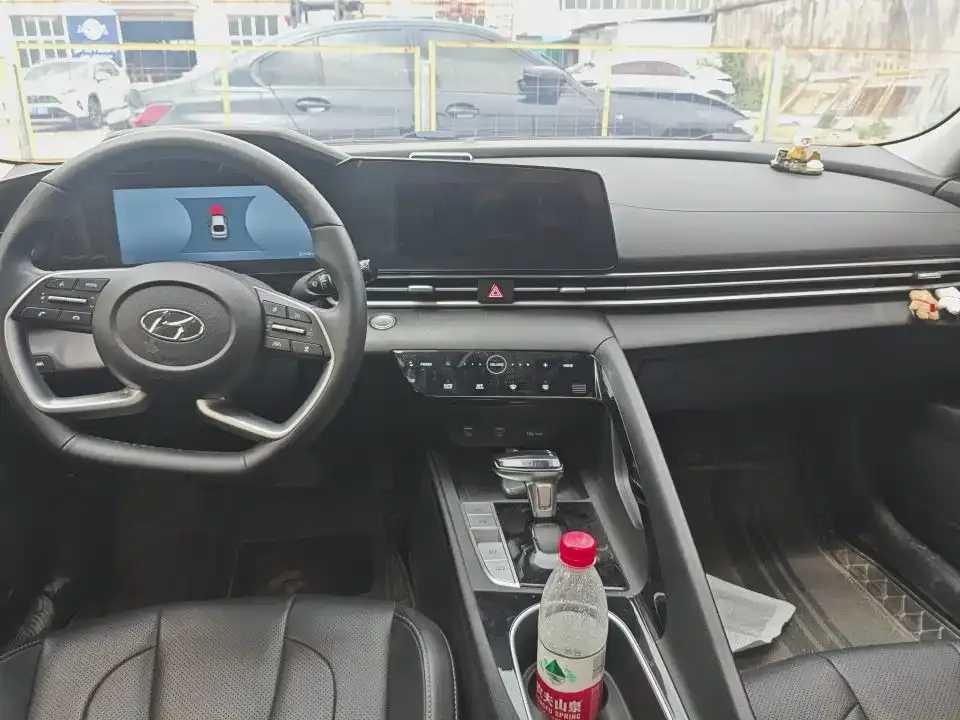Hyundai Elantra — фото 10