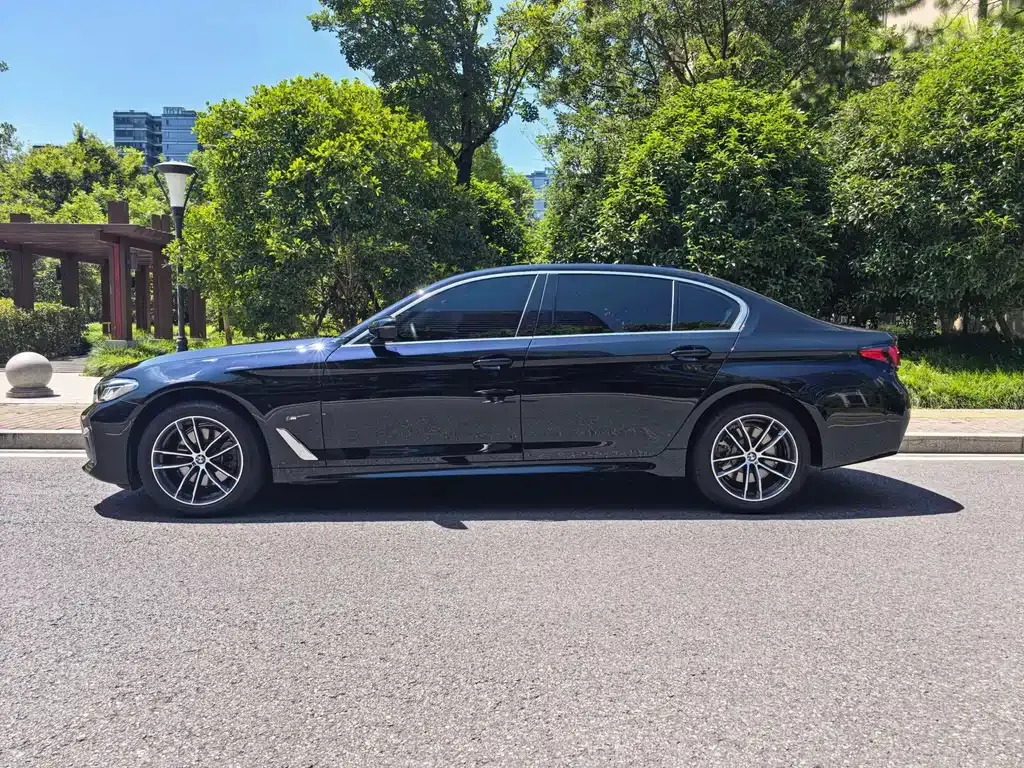BMW 5 Series — фото 10