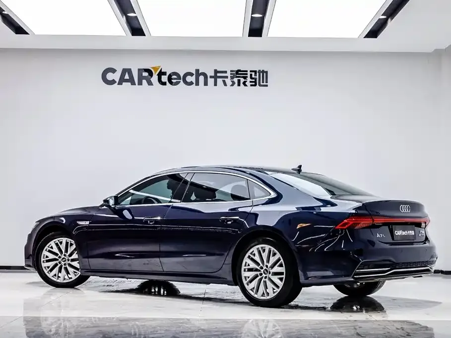 Audi A7L — фото 8