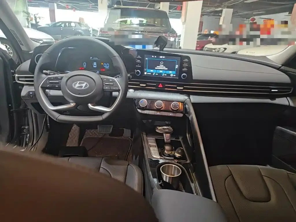 Hyundai Elantra — фото 4