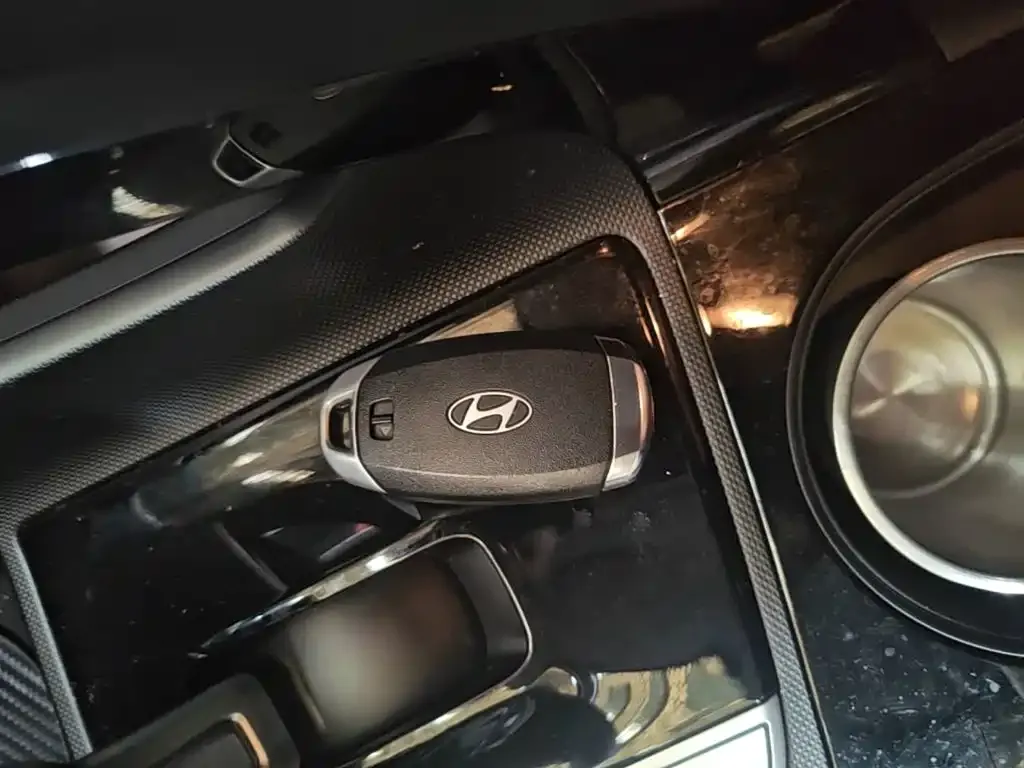 Hyundai Elantra — фото 10