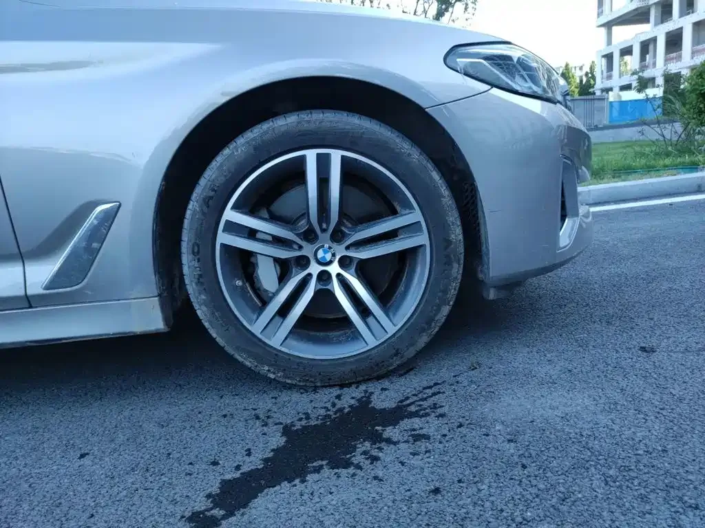 BMW 5 Series — фото 10
