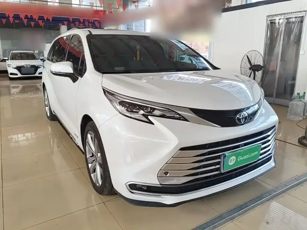 Toyota Sienna — фото 10