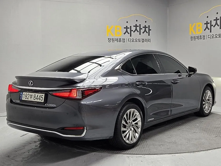 Lexus ES — фото 8