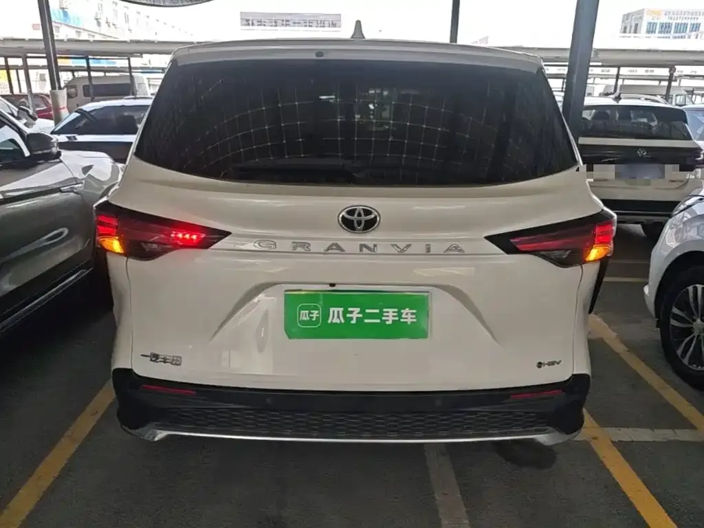 Toyota Granvia — фото 4