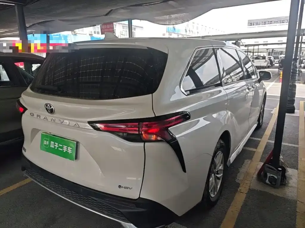 Toyota Granvia — фото 7