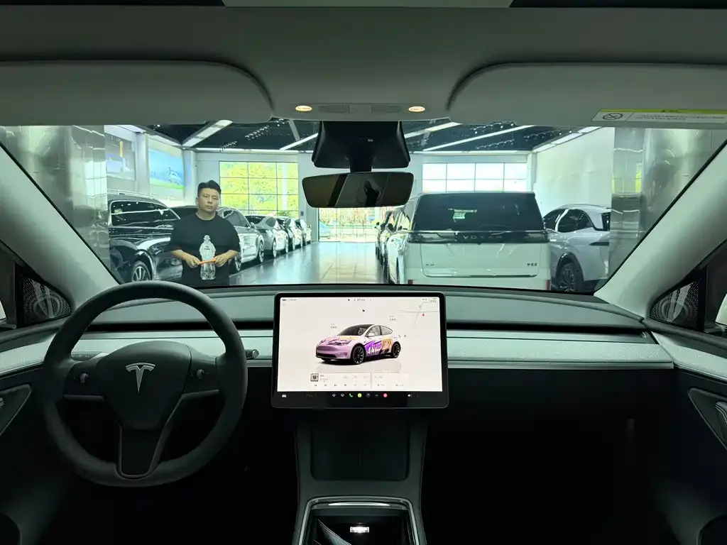 Tesla Model Y — фото 2
