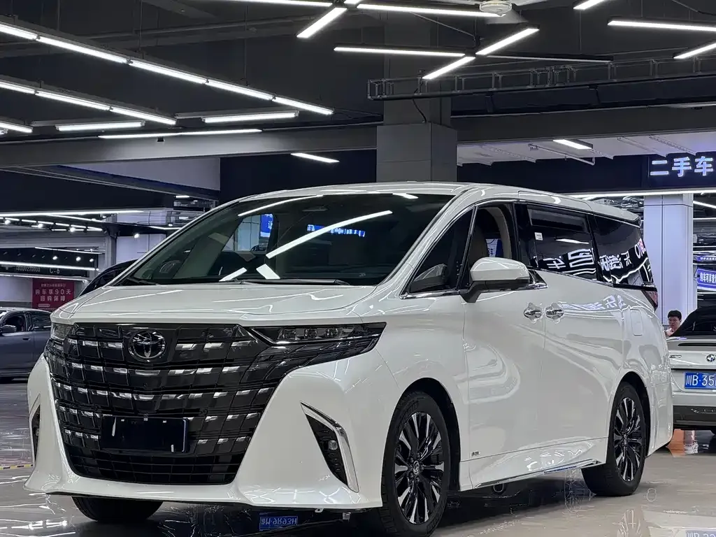 Toyota Alphard — фото 6