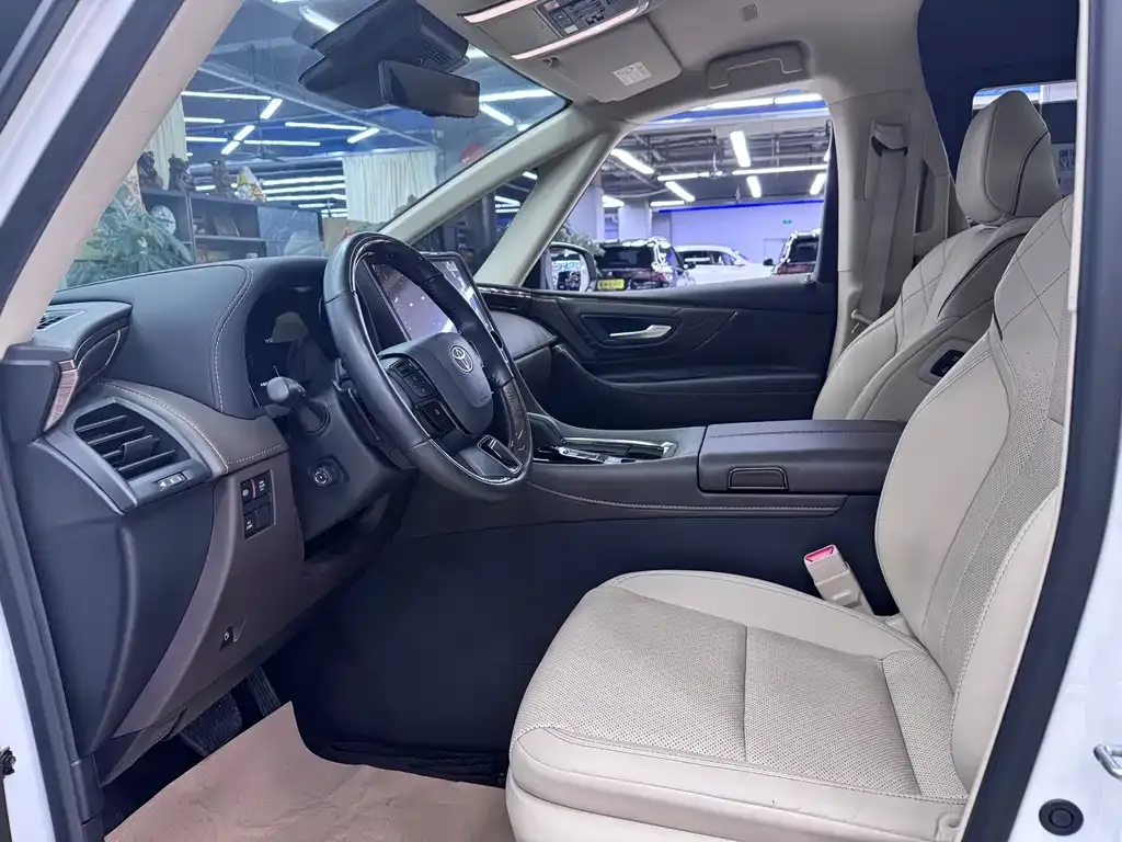 Toyota Alphard — фото 4