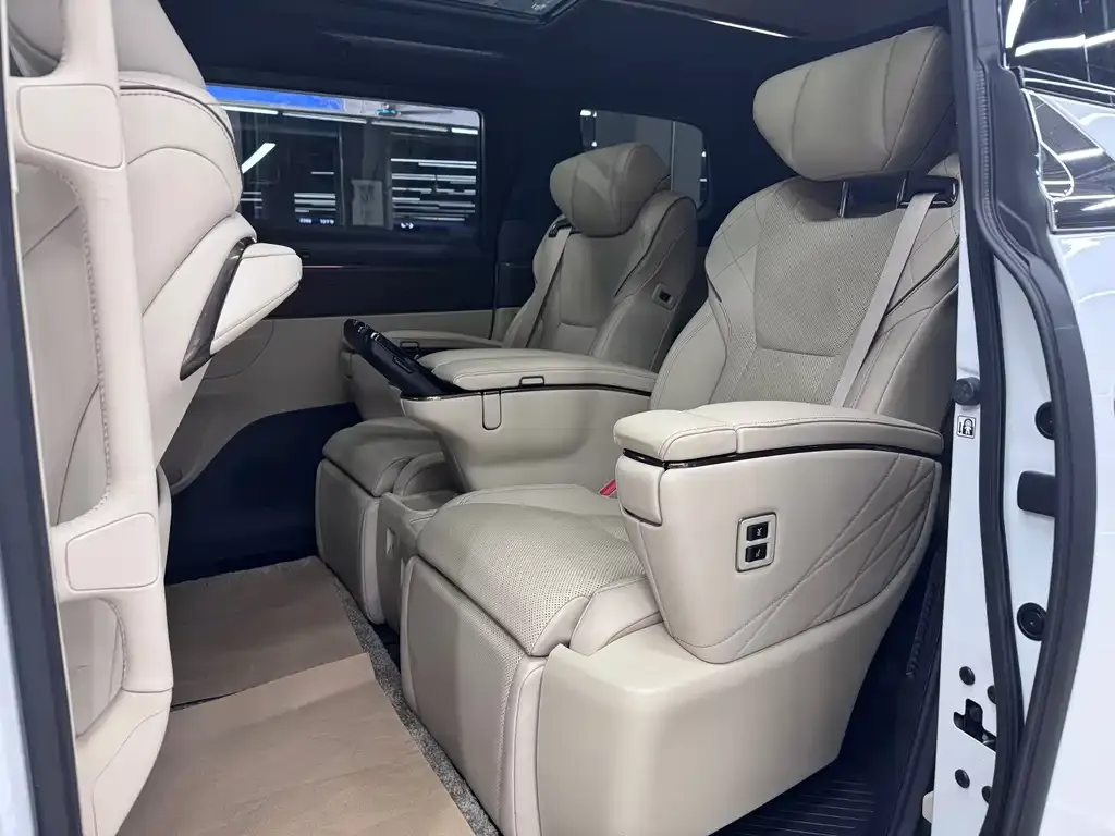 Toyota Alphard — фото 5