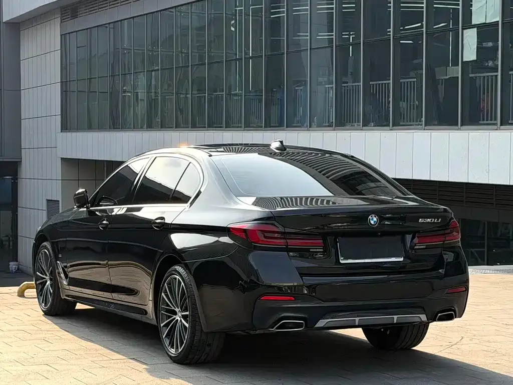 BMW 5 Series — фото 2