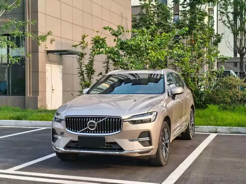 Volvo XC60 — фото 1