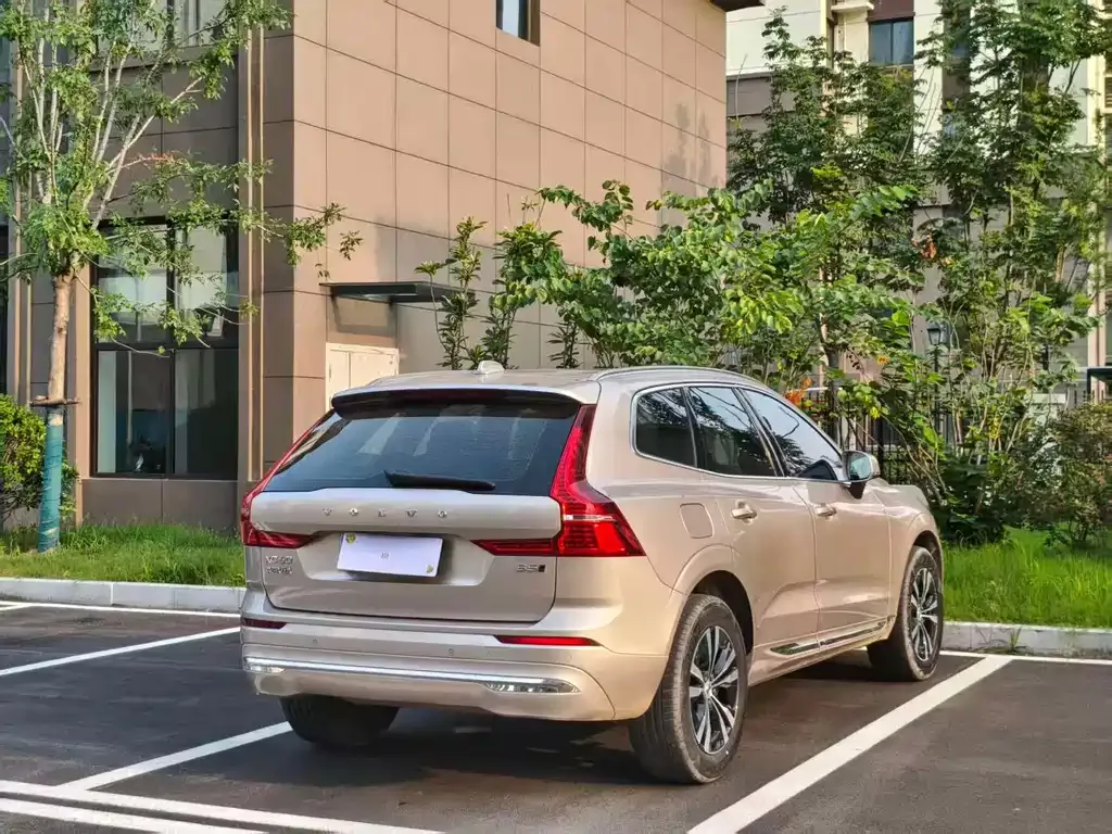Volvo XC60 — фото 9