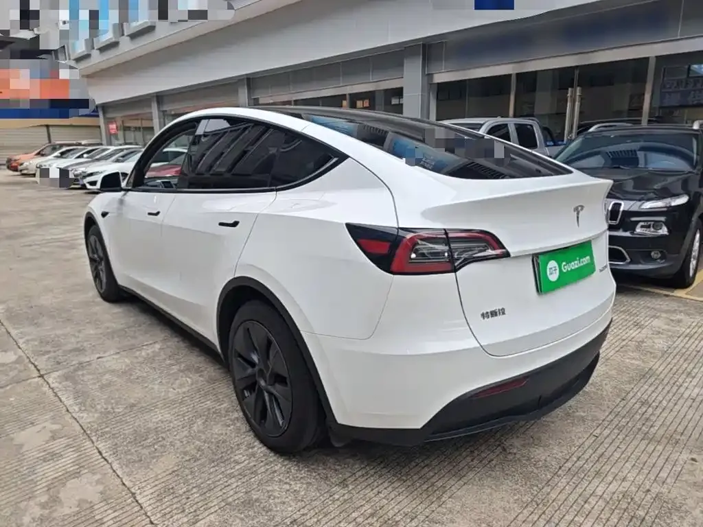 Tesla Model Y — фото 7