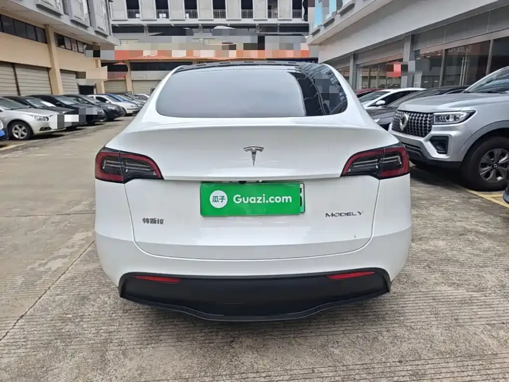 Tesla Model Y — фото 5