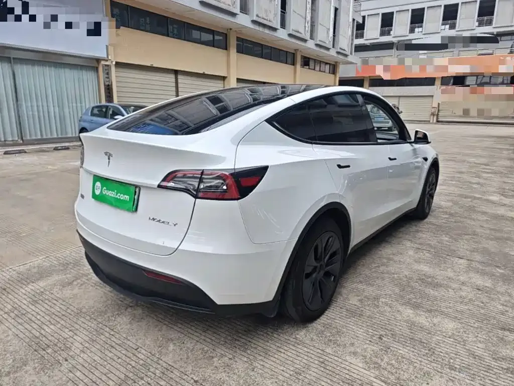 Tesla Model Y — фото 6