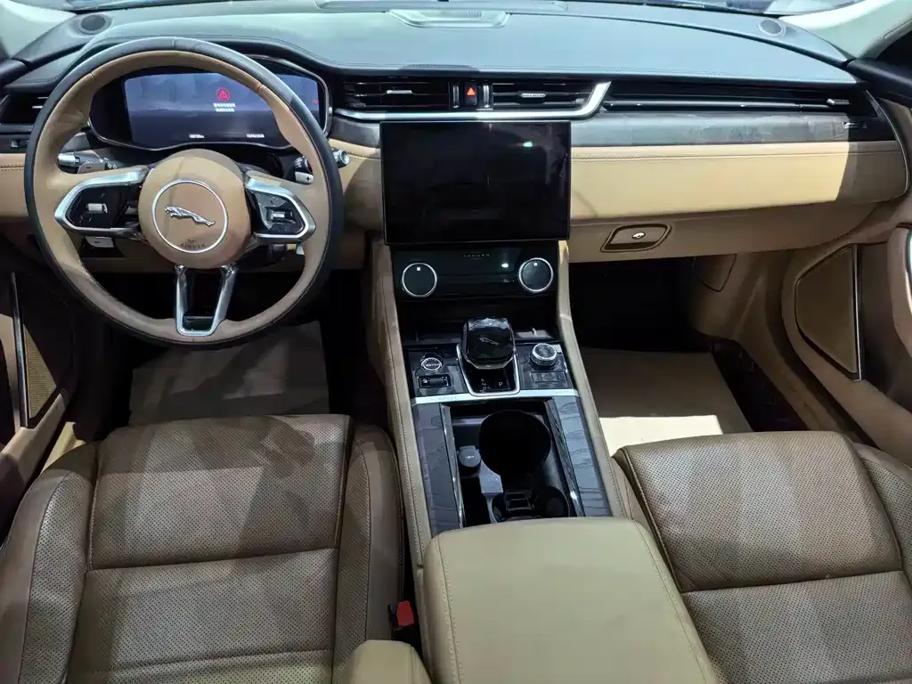 Jaguar XFL — фото 10