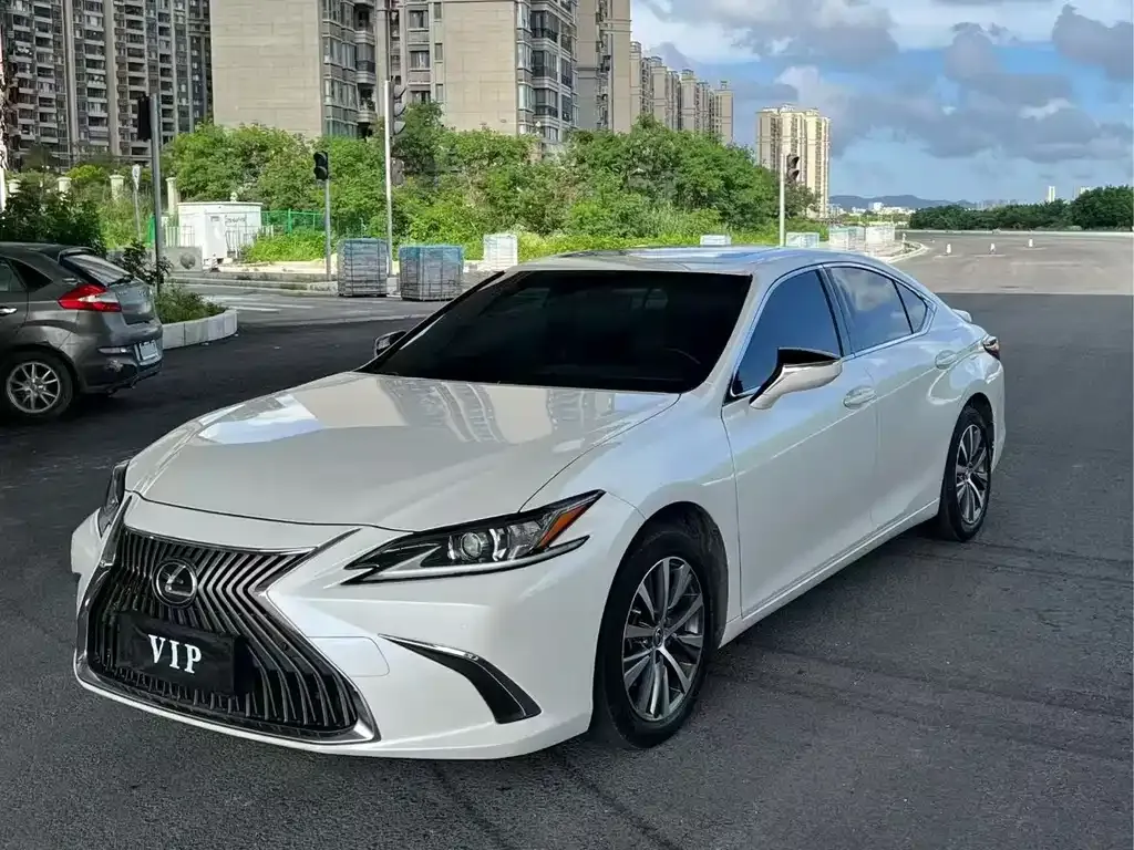 Lexus ES — фото 1