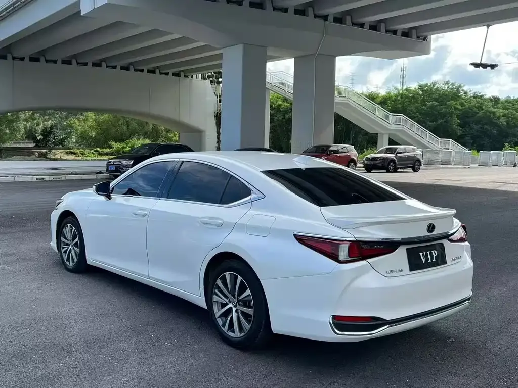 Lexus ES — фото 5