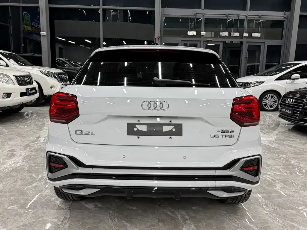 Audi Q2L — фото 4