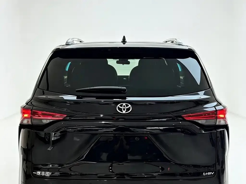 Toyota Granvia — фото 2