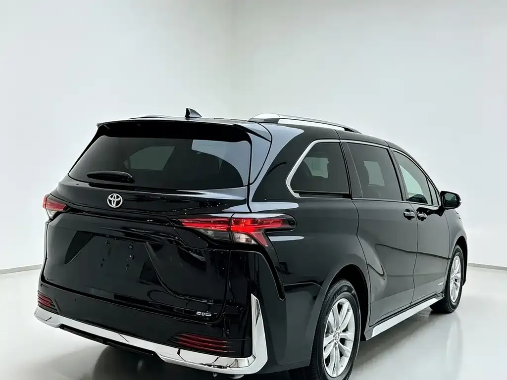 Toyota Granvia — фото 10