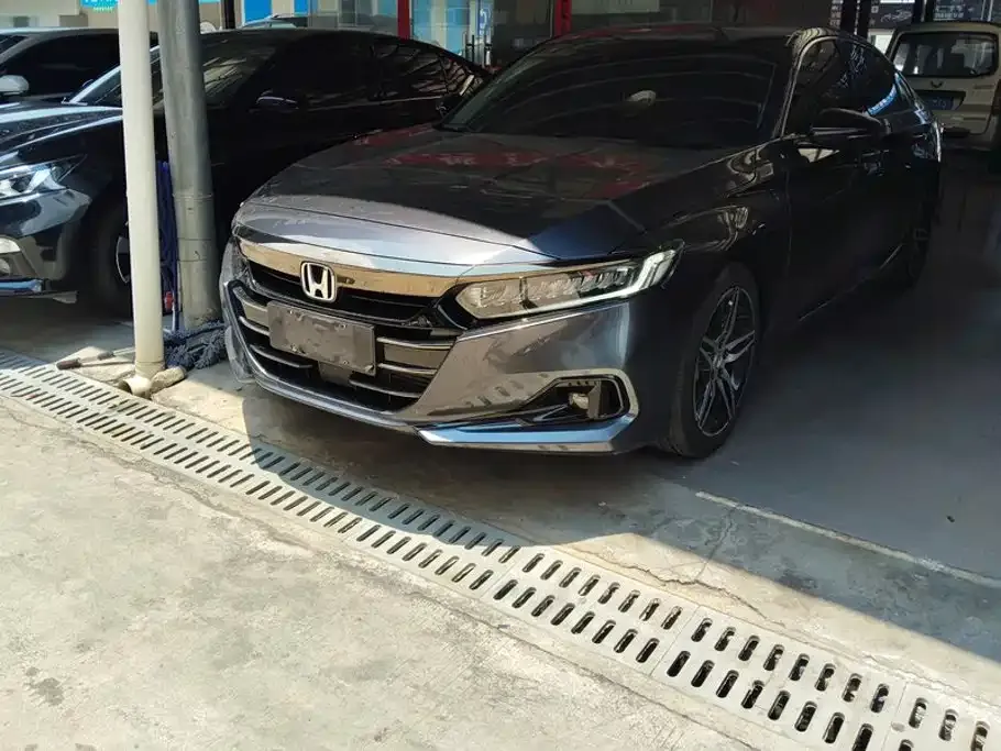 Honda Accord — фото 1