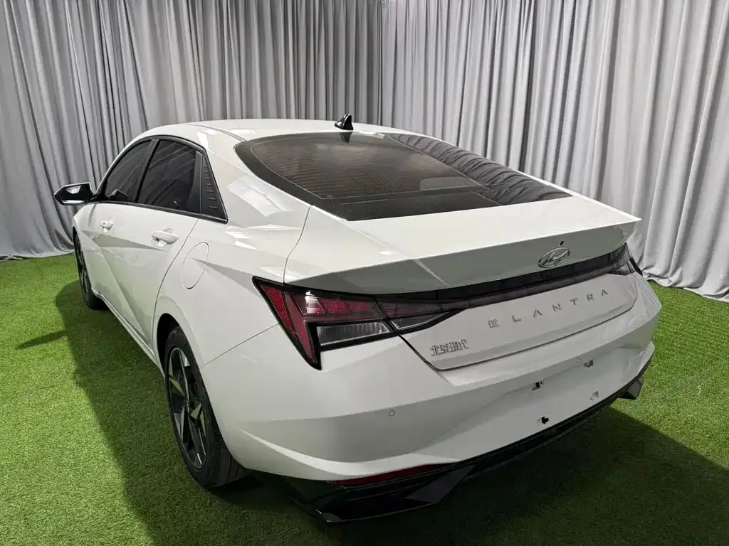 Hyundai Elantra — фото 4