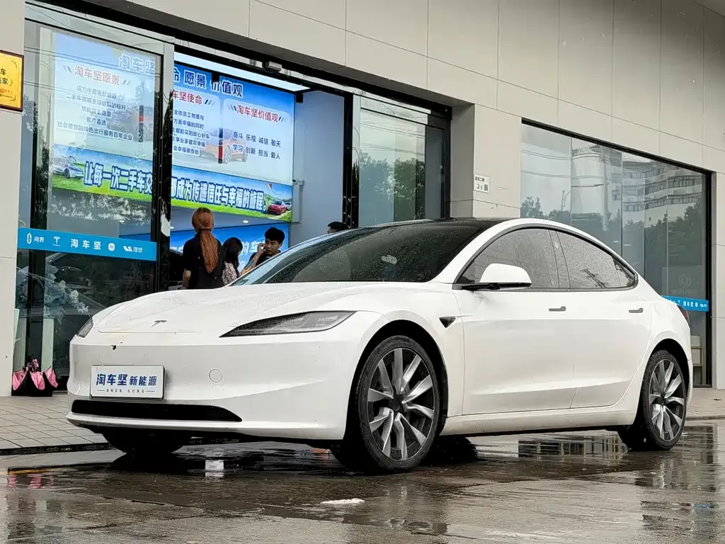 Tesla Model 3 — фото 1
