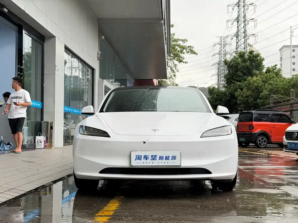 Tesla Model 3 — фото 8