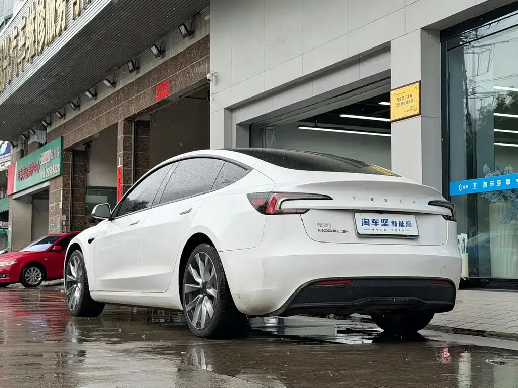 Tesla Model 3 — фото 10