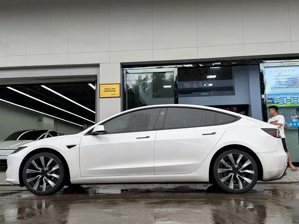 Tesla Model 3 — фото 7