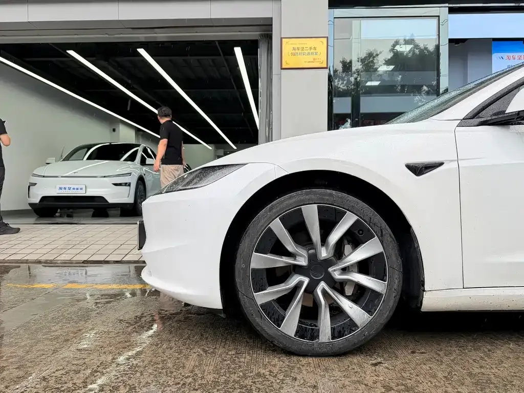 Tesla Model 3 — фото 6