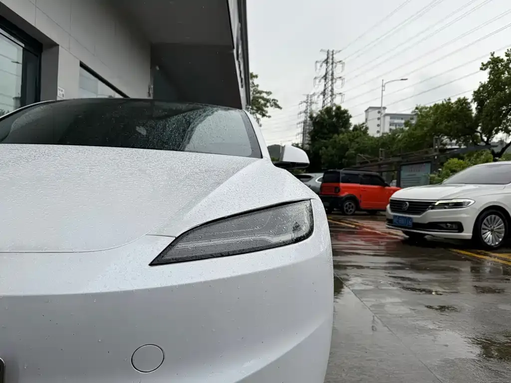 Tesla Model 3 — фото 2