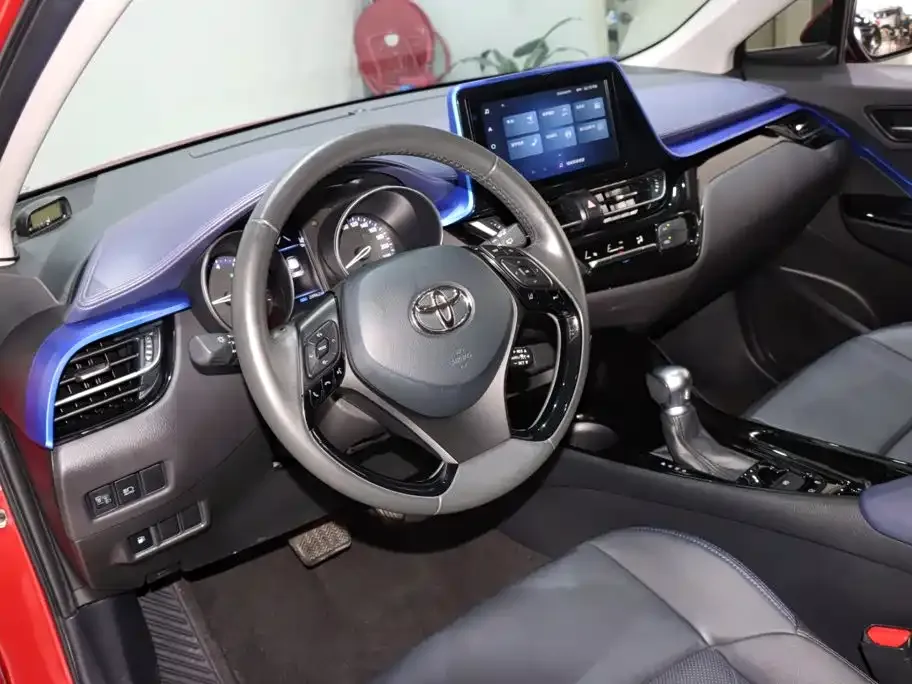 Toyota C-HR — фото 2