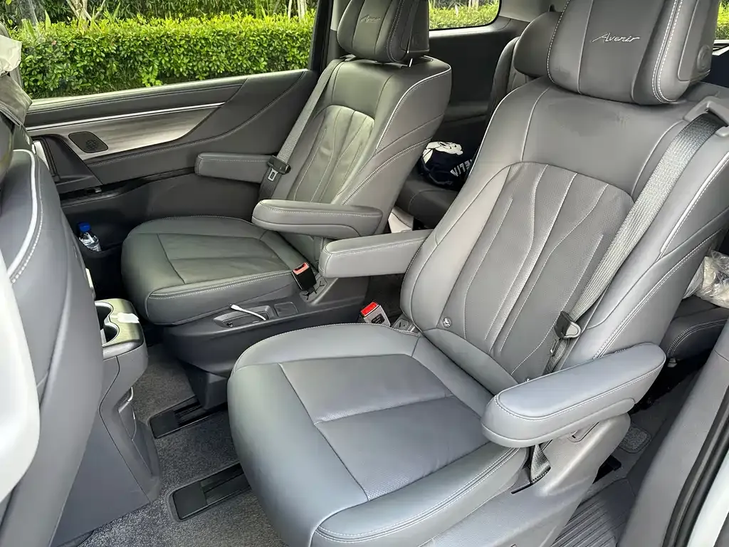 Buick GL8 Hybrid — фото 2