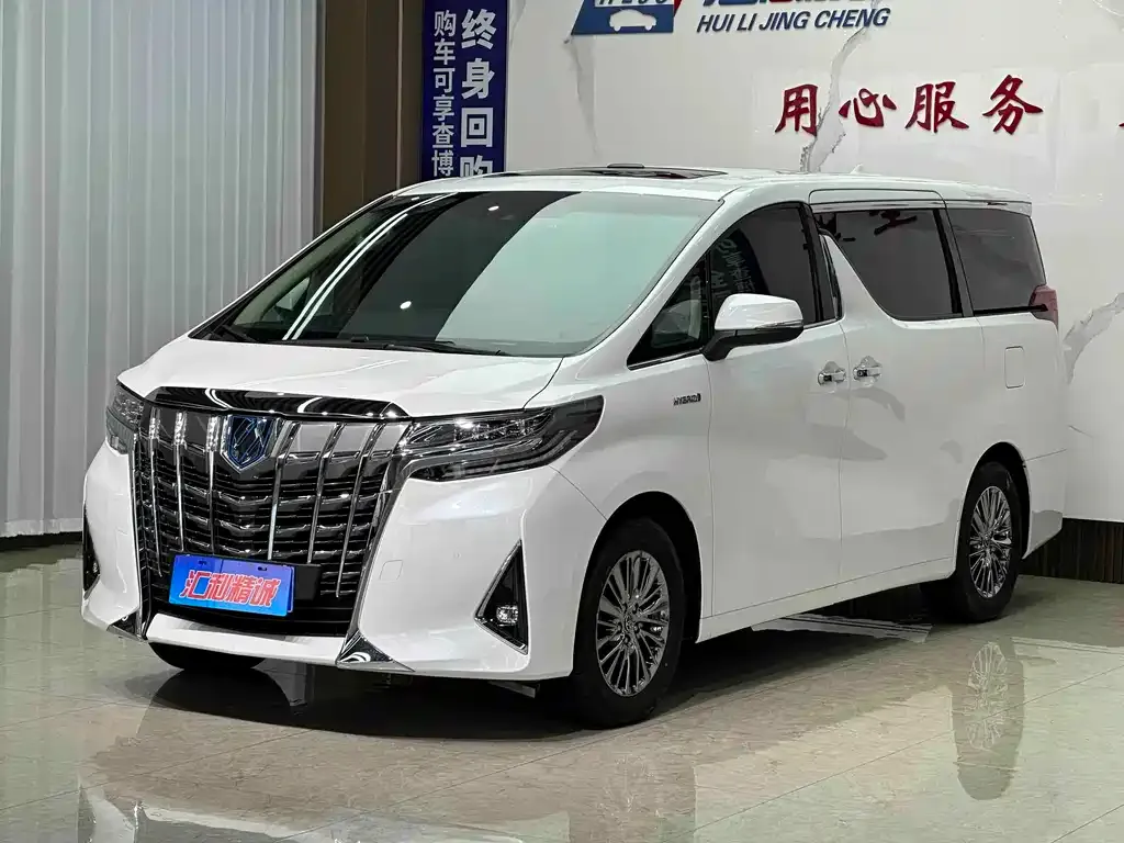 Toyota Alphard — фото 1