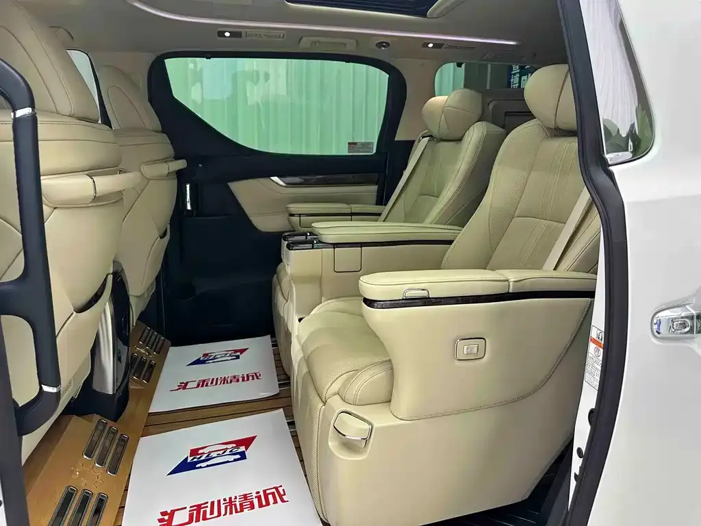 Toyota Alphard — фото 2