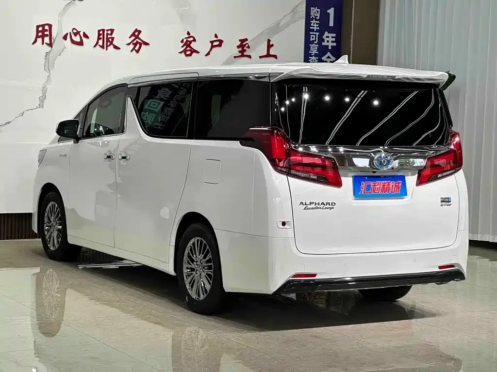 Toyota Alphard — фото 8