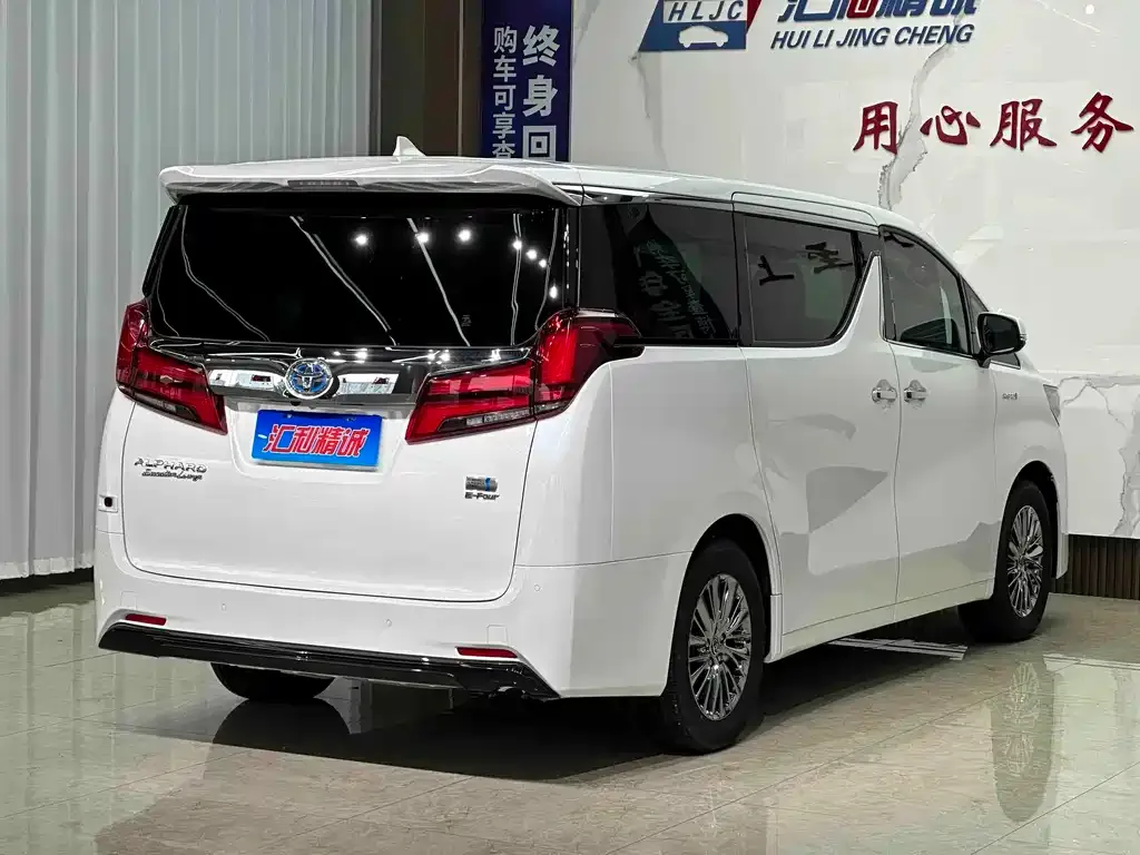 Toyota Alphard — фото 3