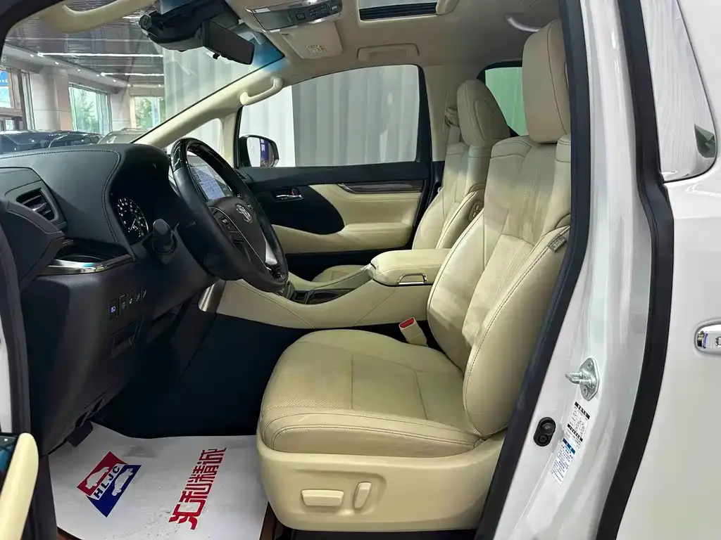 Toyota Alphard — фото 5