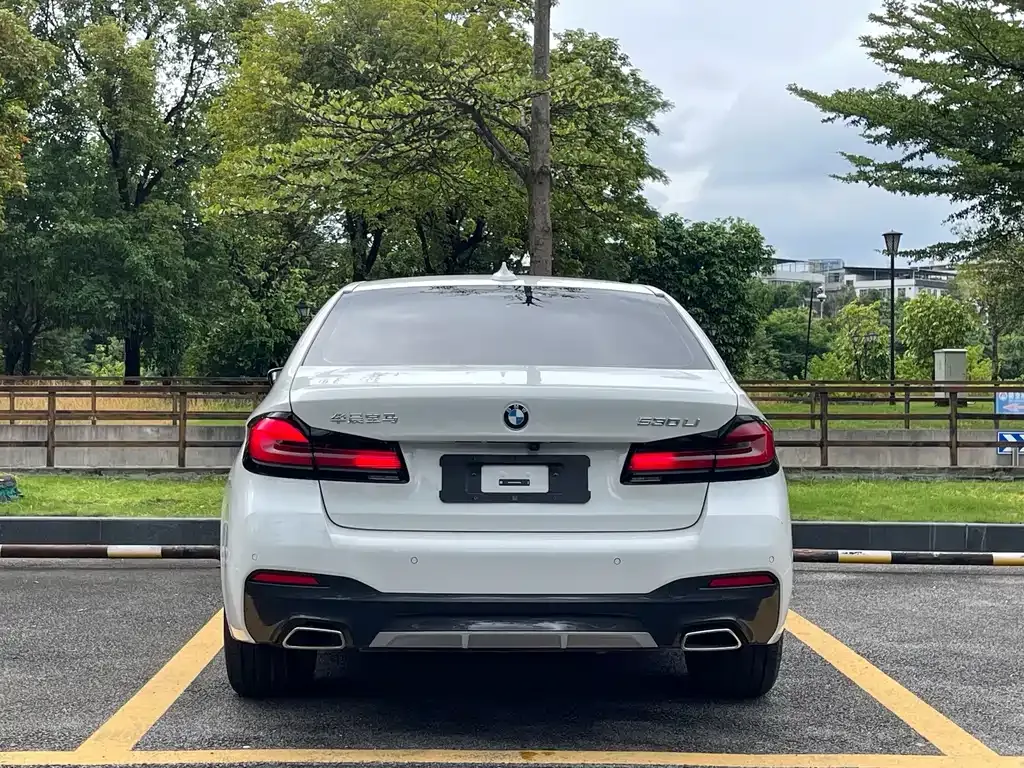 BMW 5 Series — фото 9